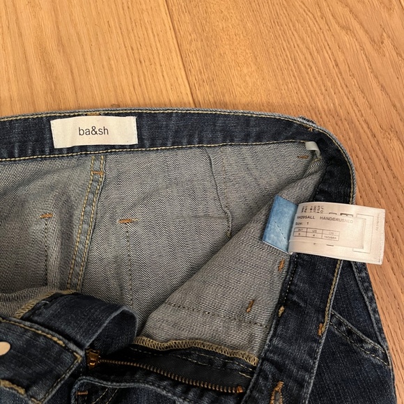 BASH tappered leg jeans in dark wash. Size 4 - Picture 4 of 4